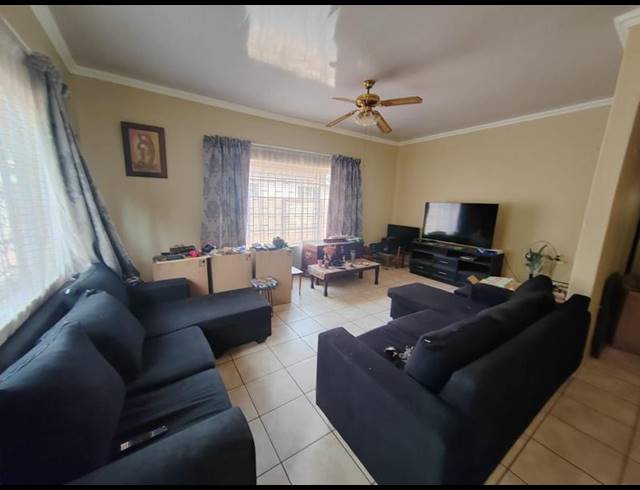 3 BEDROOM HOUSE FOR SALE IN PRETORIA GARDENS
